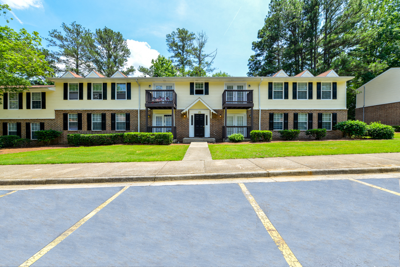 Emerald Pointe Apartment Homes Apartments in Riverdale, GA